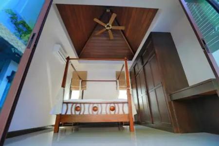Naiharn Beach Villa - 10