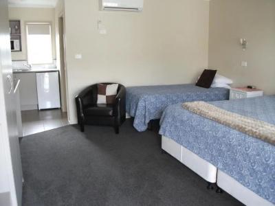 Scenicland Motels - 121