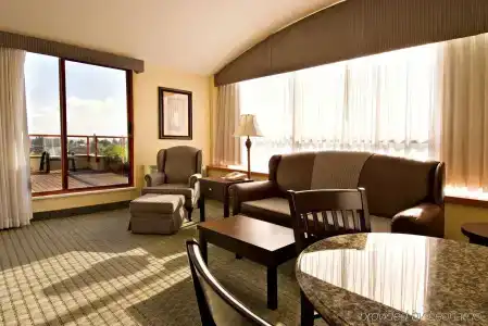 Holiday Inn Express Vancouver-Metrotown (Burnaby) - 4