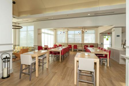 Hilton Garden Inn Airport - 19
