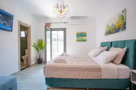 Serenity Luxe Suites - 17