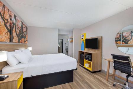 Days Inn by Wyndham North - 4