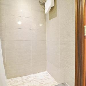 Woodbine & Suites - 25