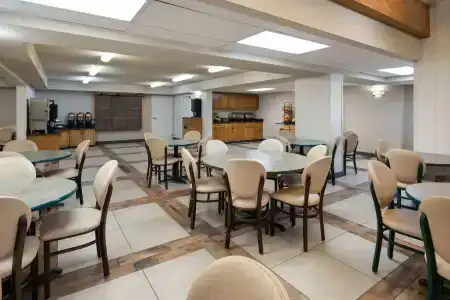 Days Inn & Suites by Wyndham - 15