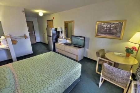 Dillon Inn - 4