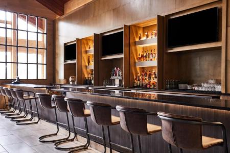 DoubleTree by Hilton - 21