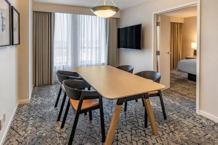 Sheraton Suites Old Town - 72