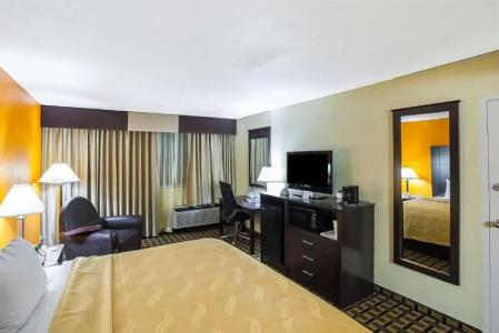 Quality Inn & Suites Downtown - 43