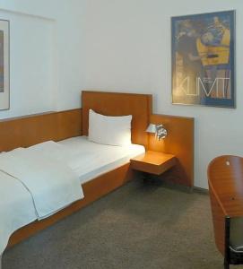 Carlton Astoria - 14