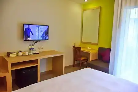 Ocean and Ole Patong - 15