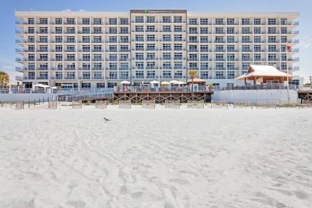 Holiday Inn Express & Suites Beach Beachfront by IHG - 23