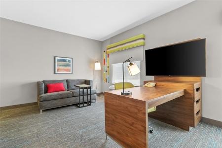 Hampton Inn & Suites West - 86