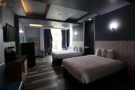 Days Inn & Suites by Wyndham - 17