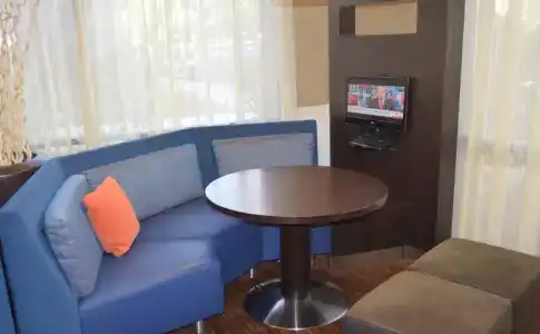 Courtyard by Marriott Sacramento Midtown - 4