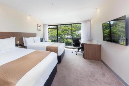 Holiday Inn Airport - 4