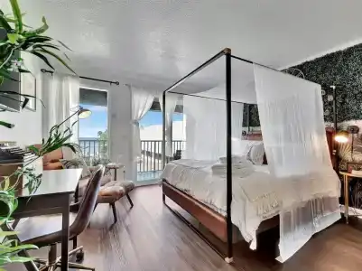 DoubleTree by Hilton Tampa Rocky Point Waterfront - 3