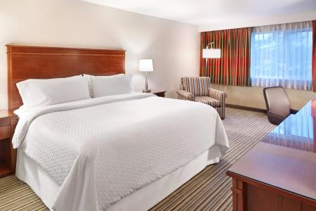 Four Points by Sheraton & Conference Center - 30