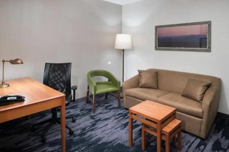 Fairfield Inn & Suites Kansas City - 37