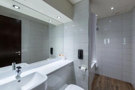 Premier Inn Airport - 10