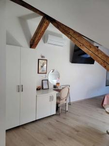 Kastel 1700 Boutique - 111