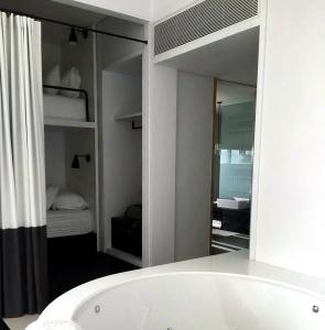 Veranda Pool Suite - 24