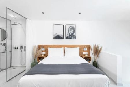 Melo Athens - 128
