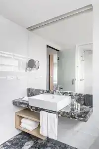 Courtyard by Marriott Brno - 36