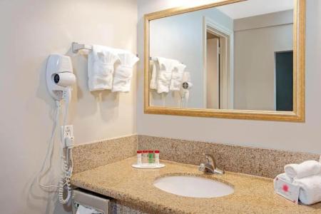 Ramada by Wyndham Los Angeles/Downtown West - 55