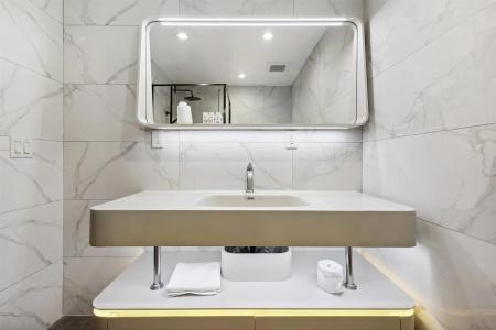 Ramada by Wyndham Flushing - 10