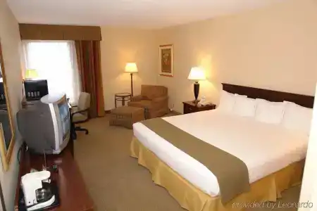 Holiday Inn Express & Suites, An Ihg - 3