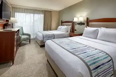 Glorietta Bay Inn - 3