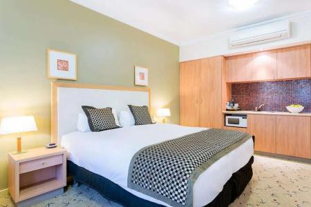 Rydges - 132
