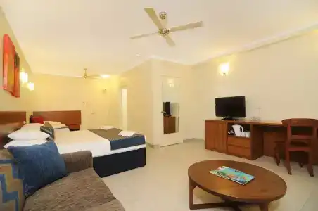 Cairns Queenslander & Apartments - 44
