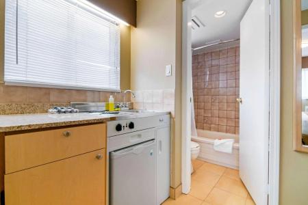 Econo Inn & Suites - - 22