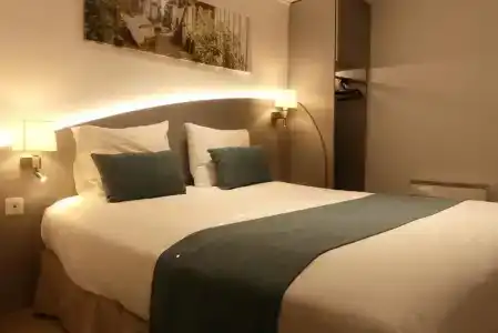 Contact Hôtel Le Provençal Bordeaux Lac avec Bornes électriques - 41