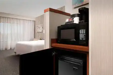 Courtyard by Marriott - 22