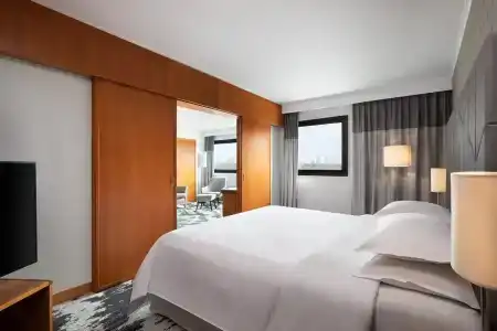 Sheraton Frankfurt Airport & Conference Center - 18