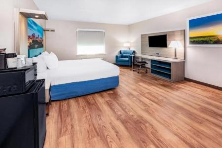 Days Inn & Suites By Wyndham San Antonio Near At&t Center - 32