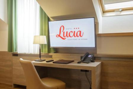 Lucia - 32