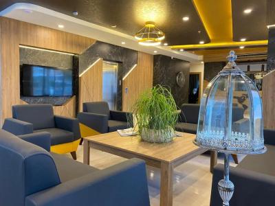 Golden World Suite - 40