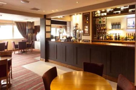 Premier Inn Hanger Lane - 12