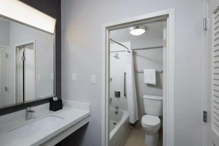 Courtyard by Marriott Denver Central Park - 42
