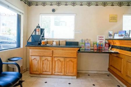 Van Ness Inn - 1