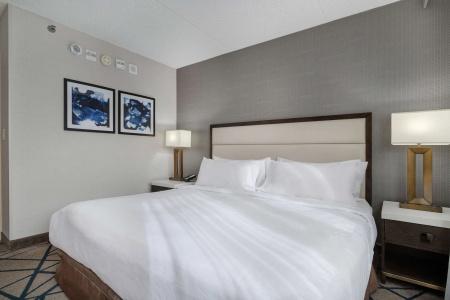 Embassy Suites by Hilton Seattle - 3