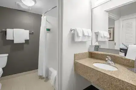Courtyard by Marriott/Wrightsville Beach - 26