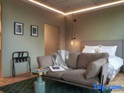 Gekko House Frankfurt, a Tribute Portfolio - 133