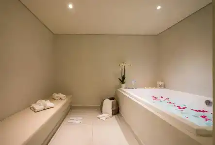 Bitzaro Grande & Suites - 7