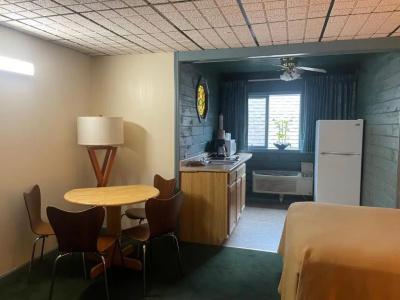 Lake Crest Inn - 88