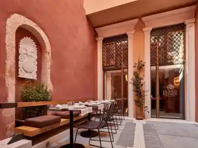 Domus Renier Boutique - Historics Worldwide - 24