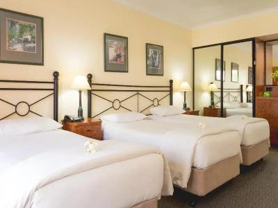 Palm Royale - 48